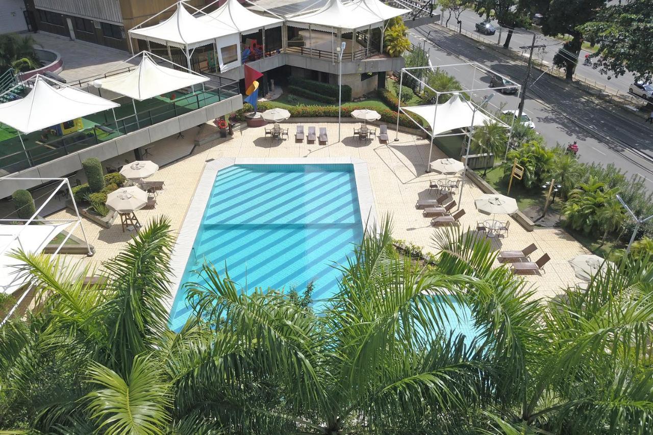 Fiesta Bahia Hotel Salvador de Bahía Exterior foto The pool at the hotel